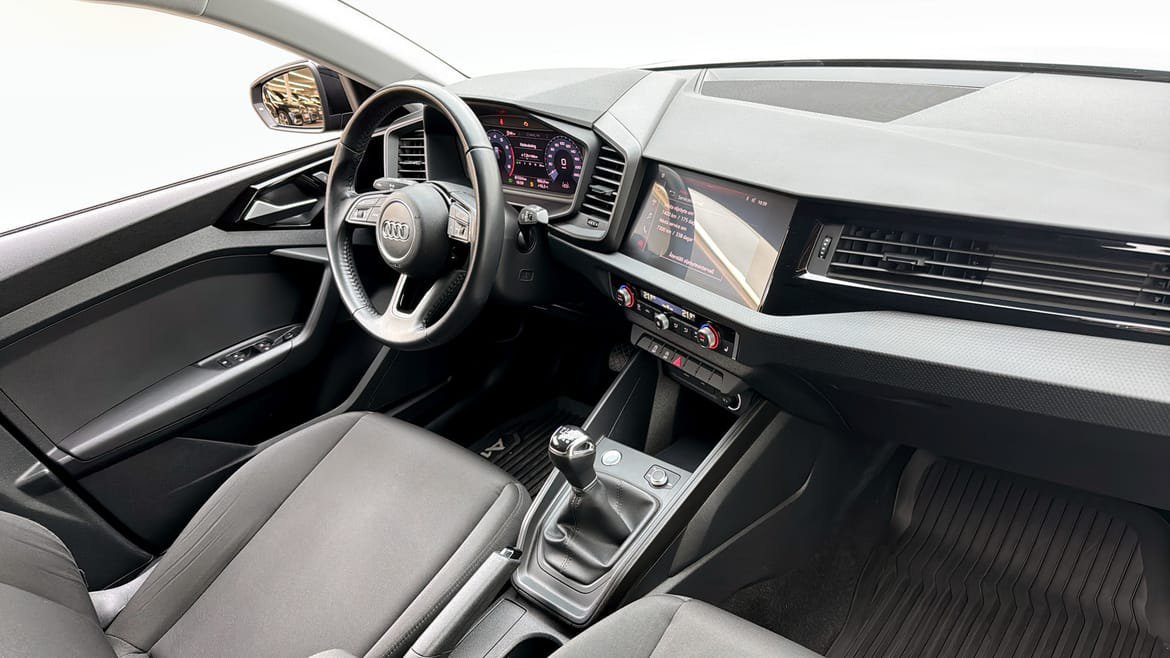 Vehicle Image 11