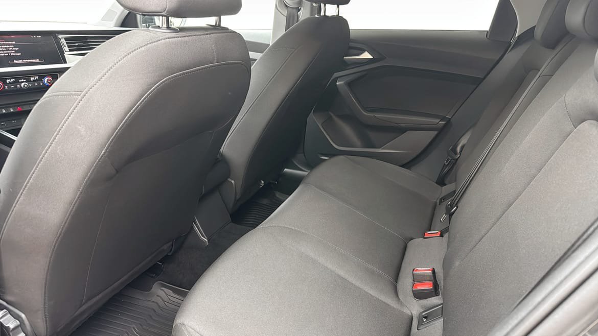 Vehicle Image 12