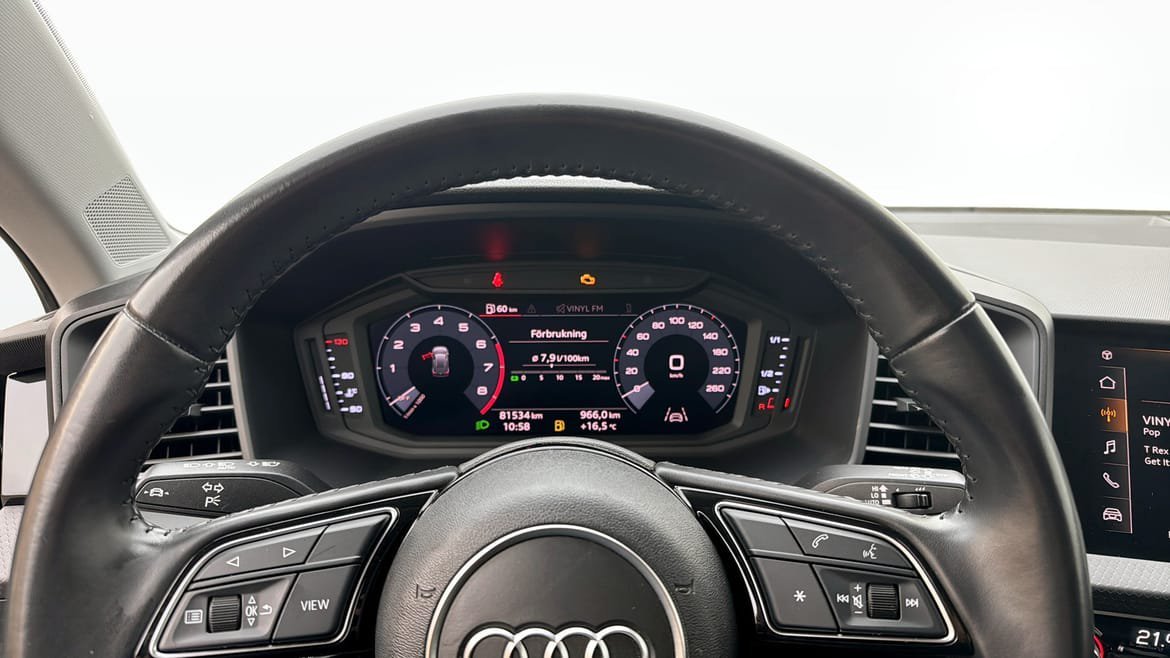 Vehicle Image 16