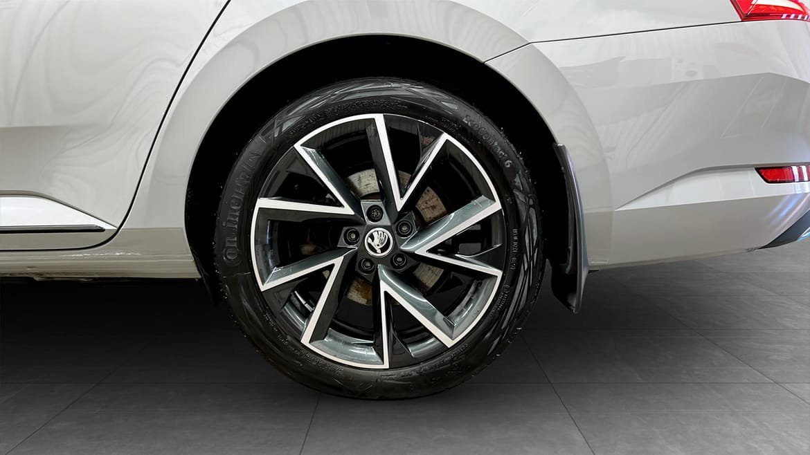 Vehicle Image 6