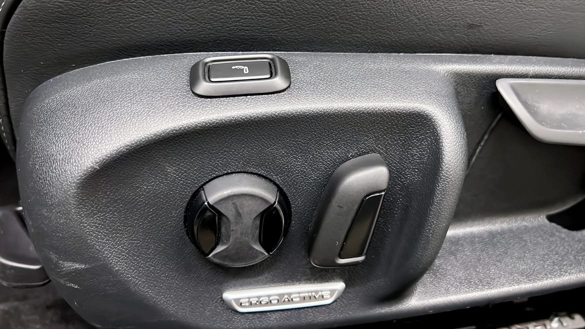 Vehicle Image 16