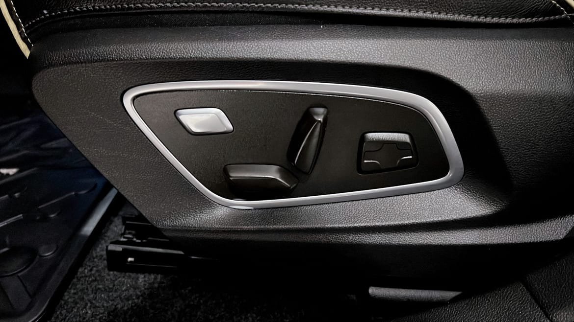 Vehicle Image 15