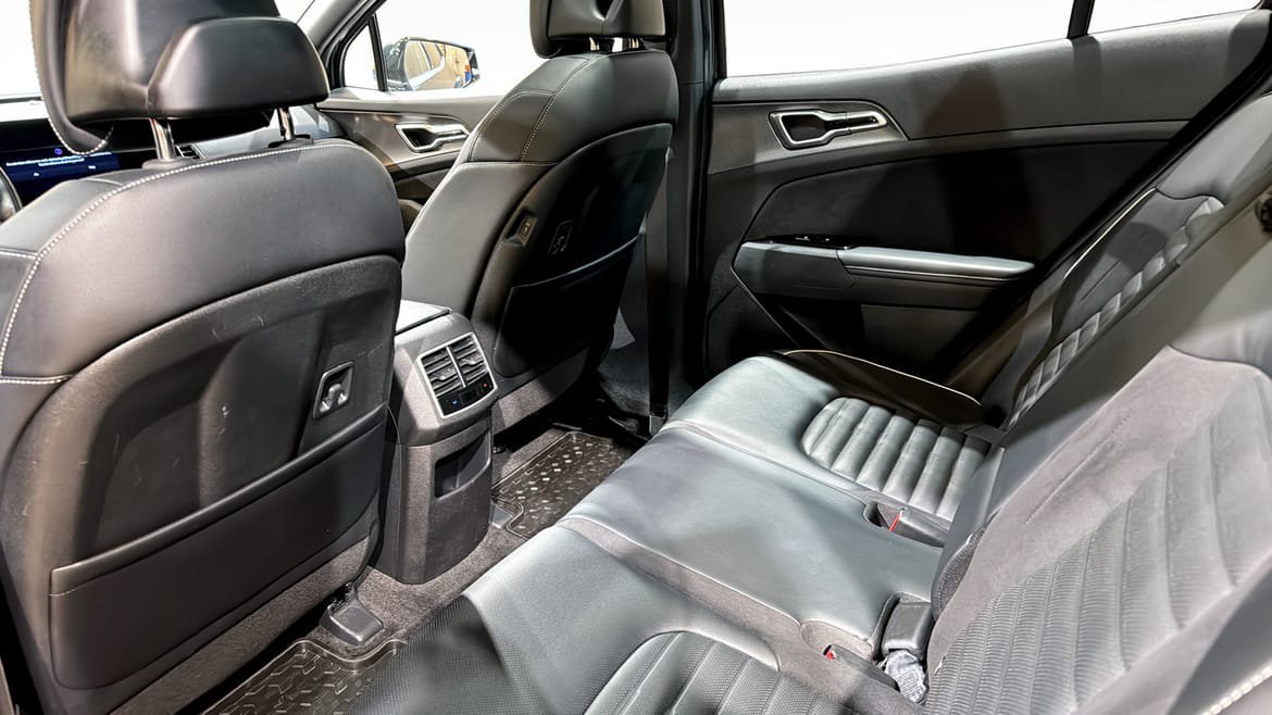 Vehicle Image 12