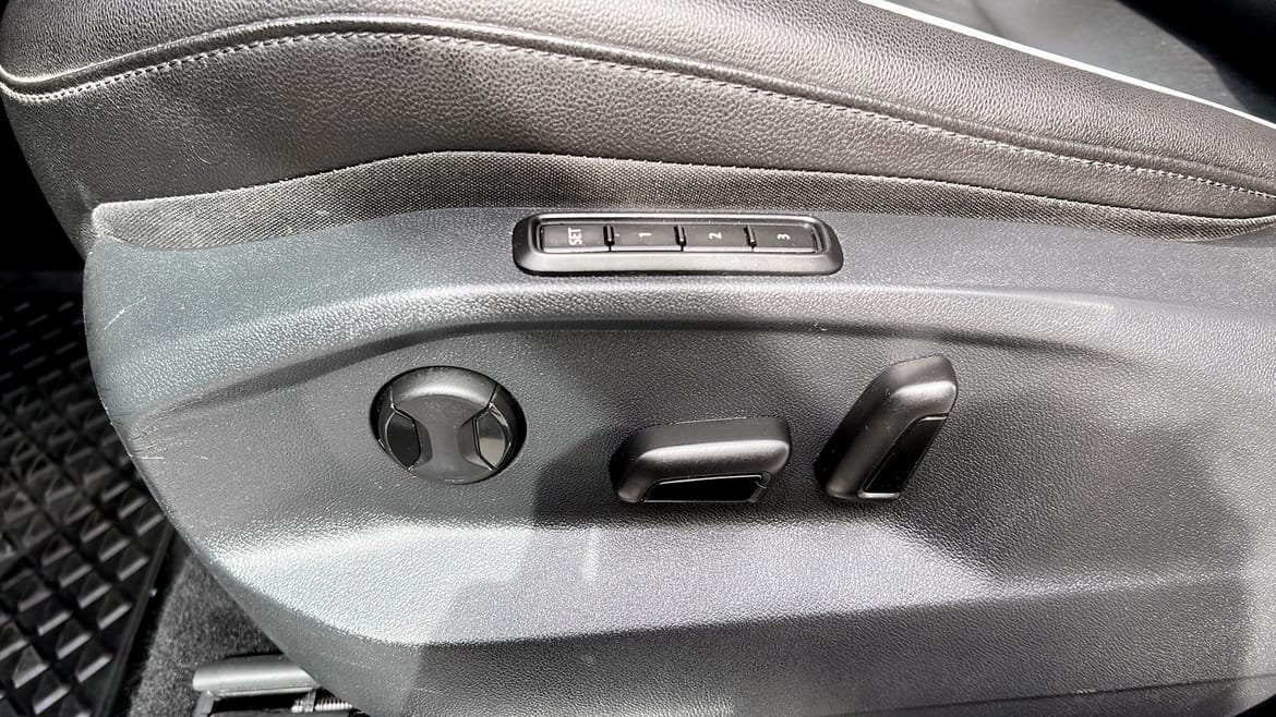 Vehicle Image 18