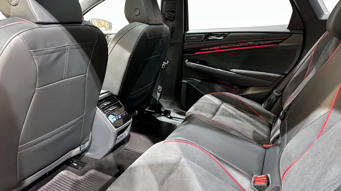 Vehicle Image 12