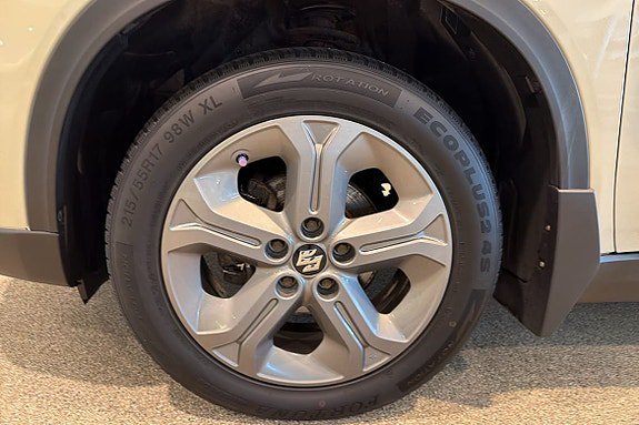 Vehicle Image 11