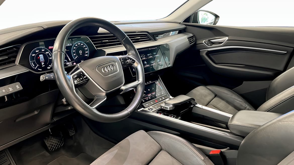 Vehicle Image 8