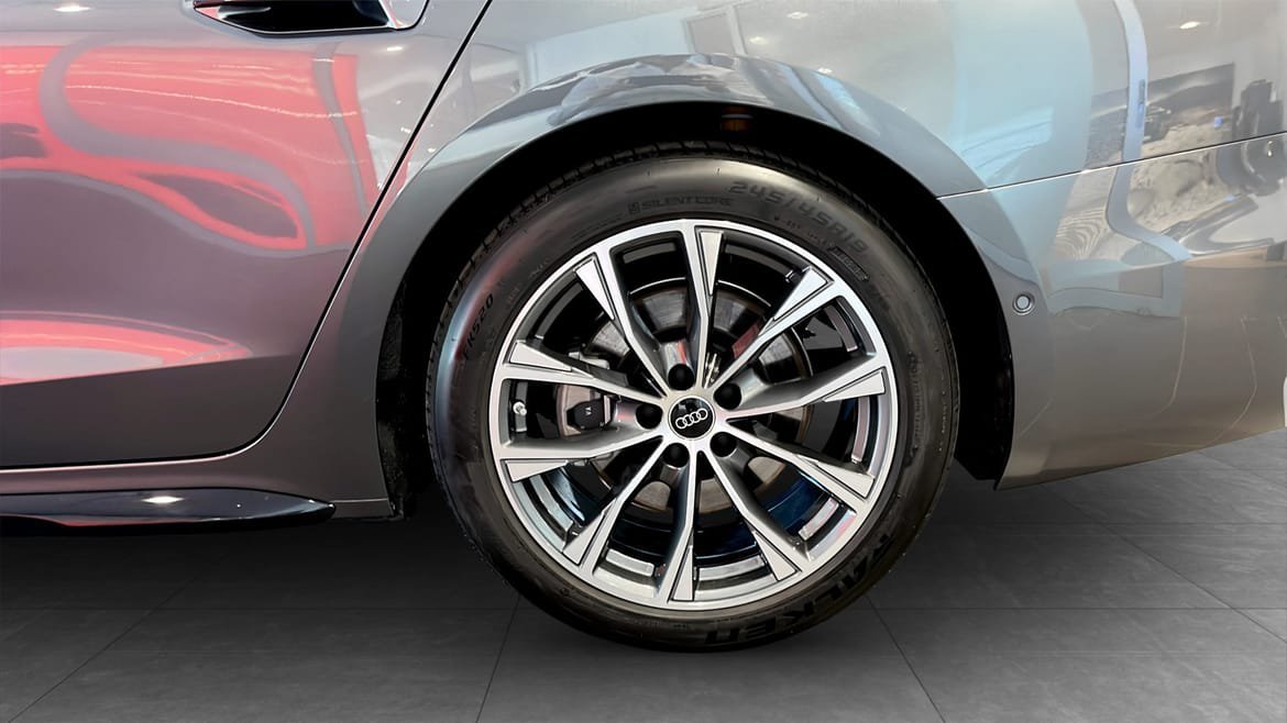Vehicle Image 6