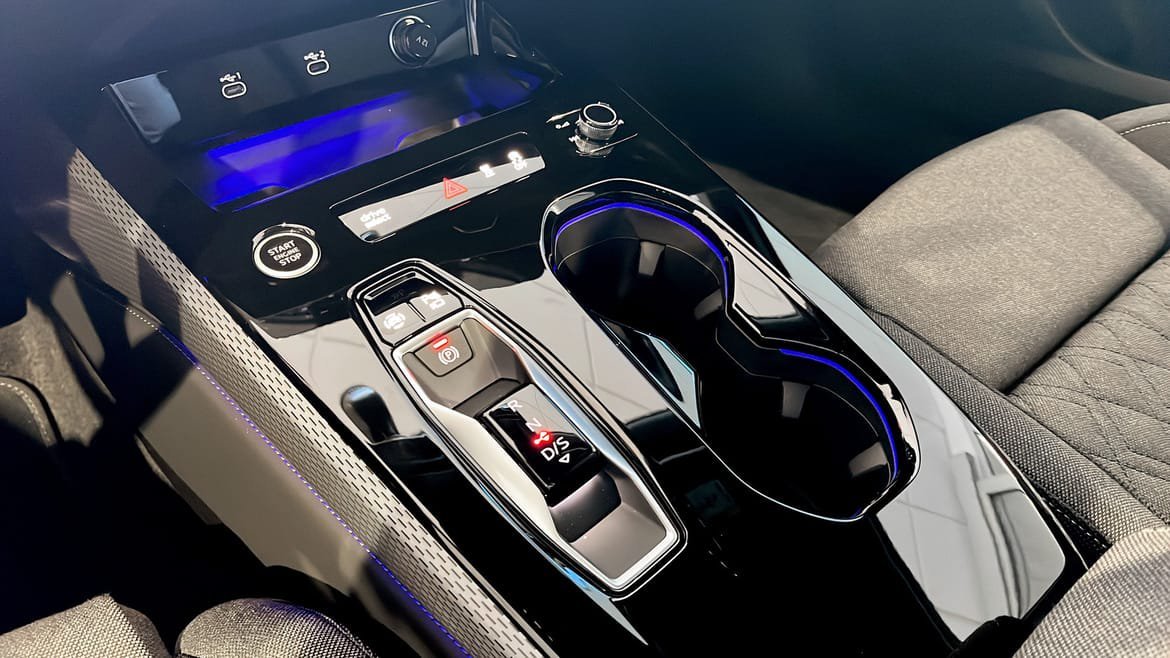 Vehicle Image 14
