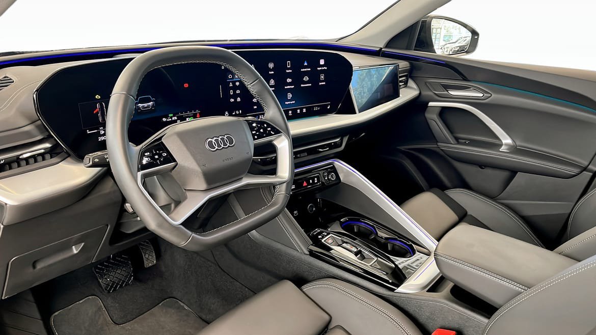 Vehicle Image 9