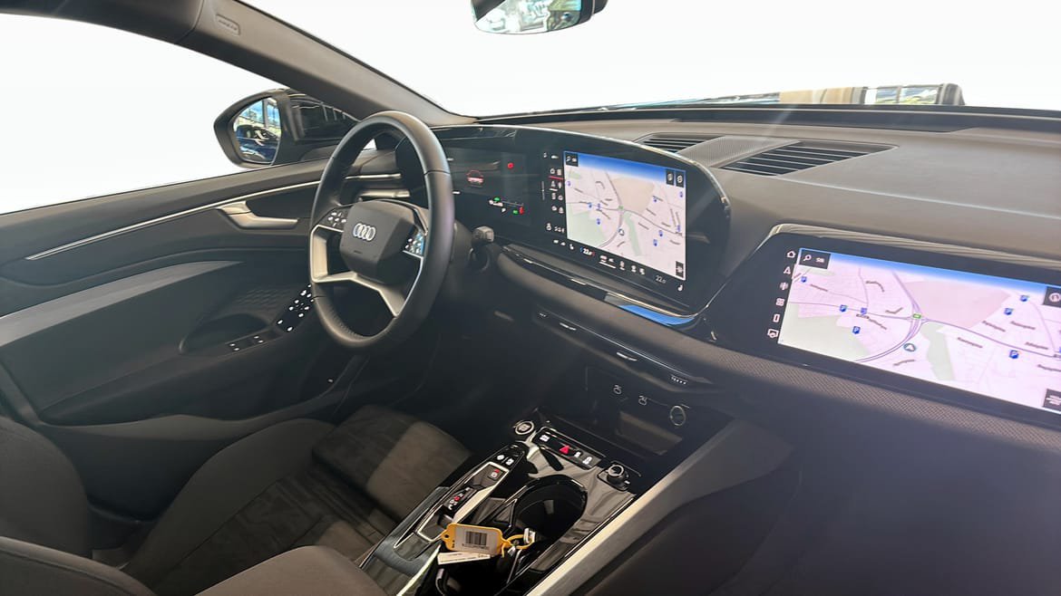 Vehicle Image 13