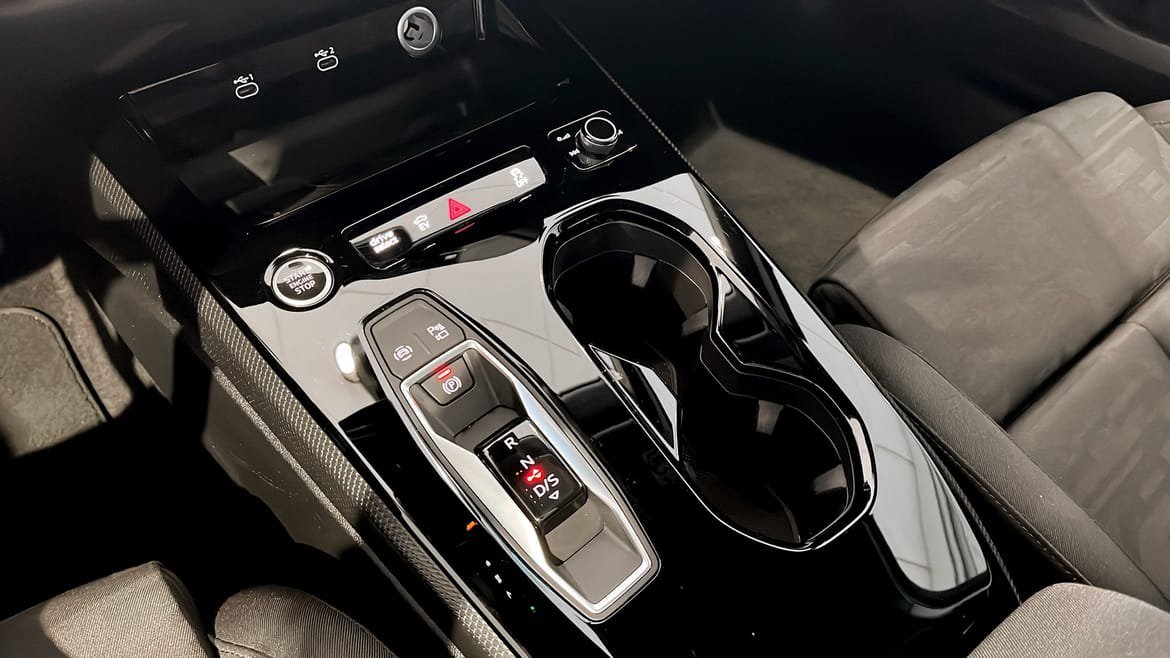 Vehicle Image 14
