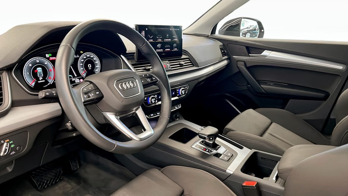 Vehicle Image 9