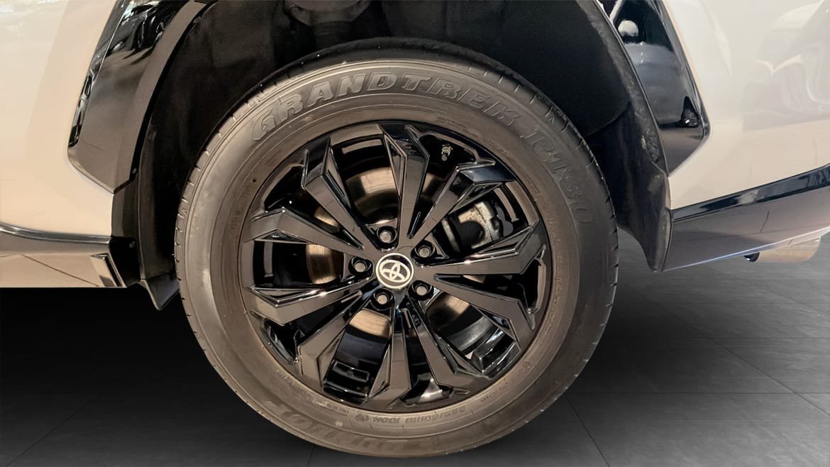 Vehicle Image 6