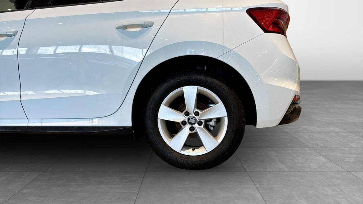 Vehicle Image 6