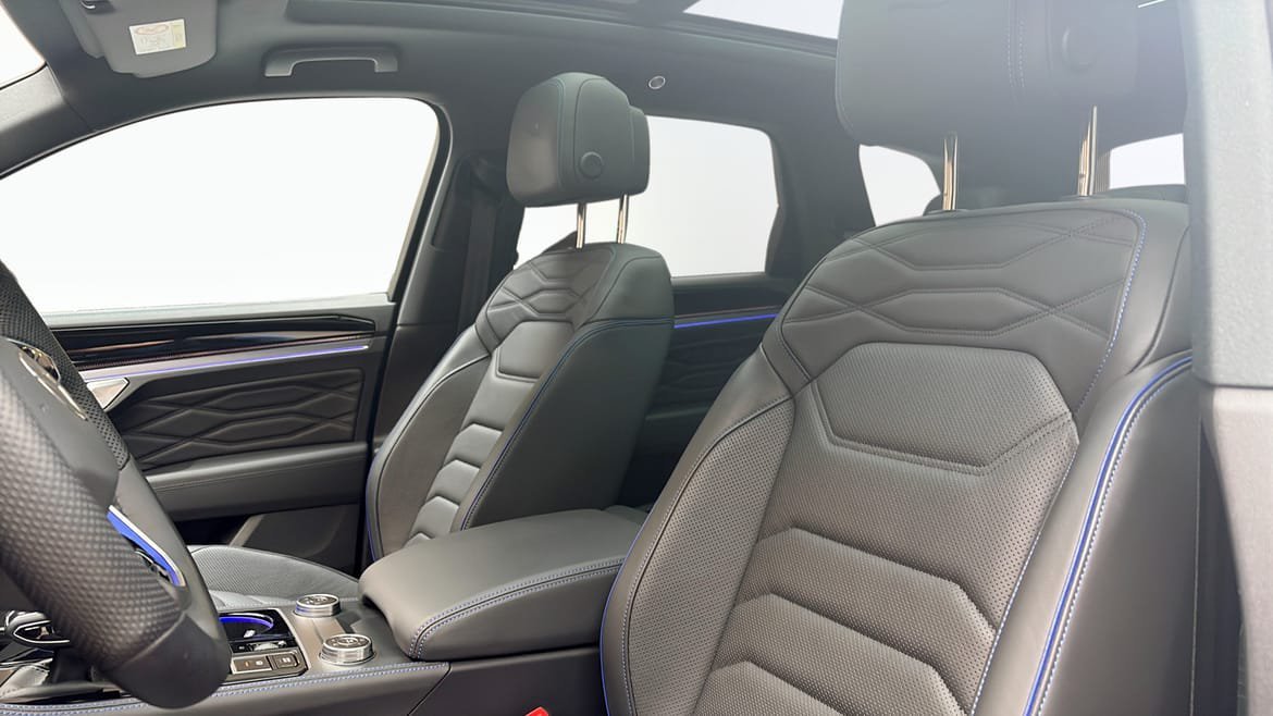Vehicle Image 8