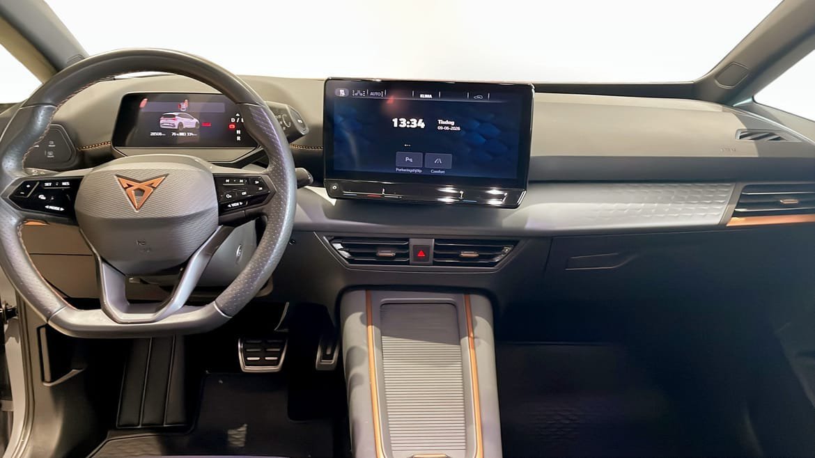 Vehicle Image 10