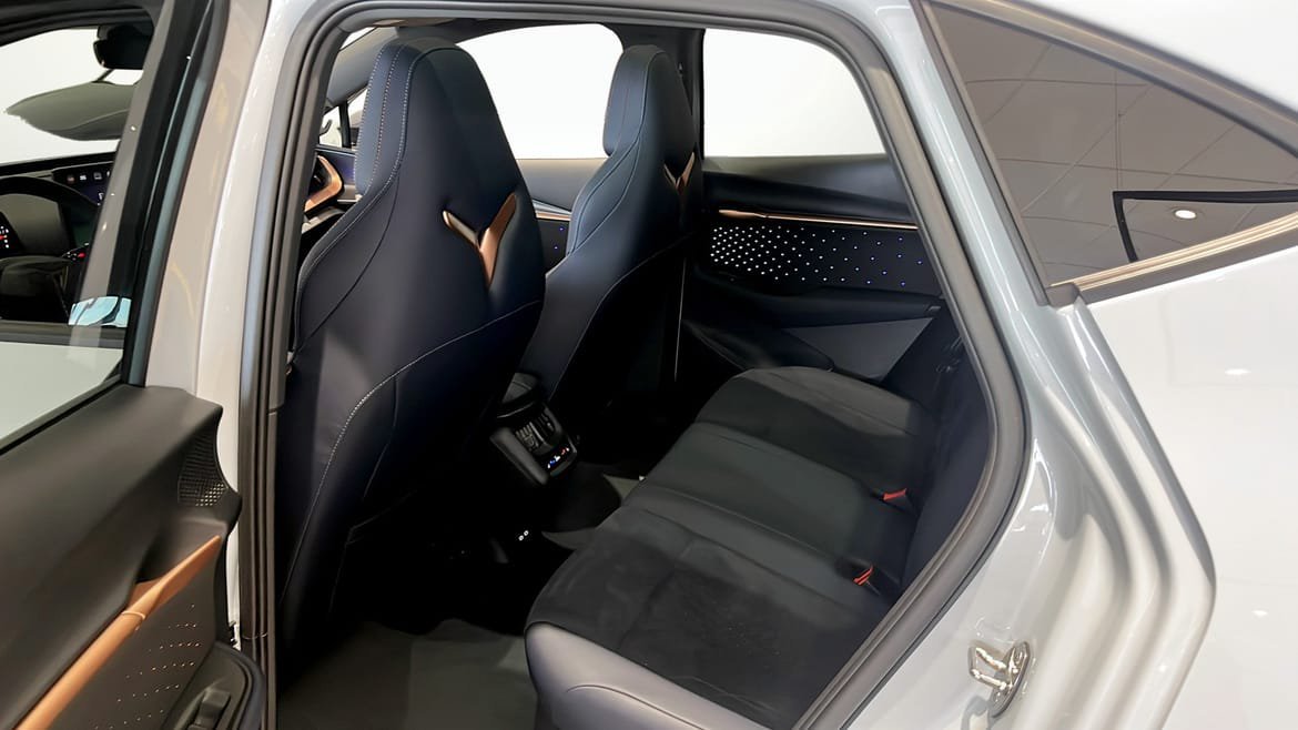 Vehicle Image 13