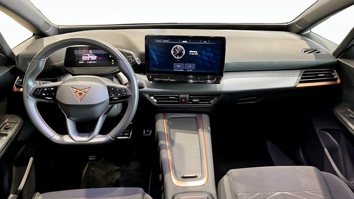 Vehicle Image 10