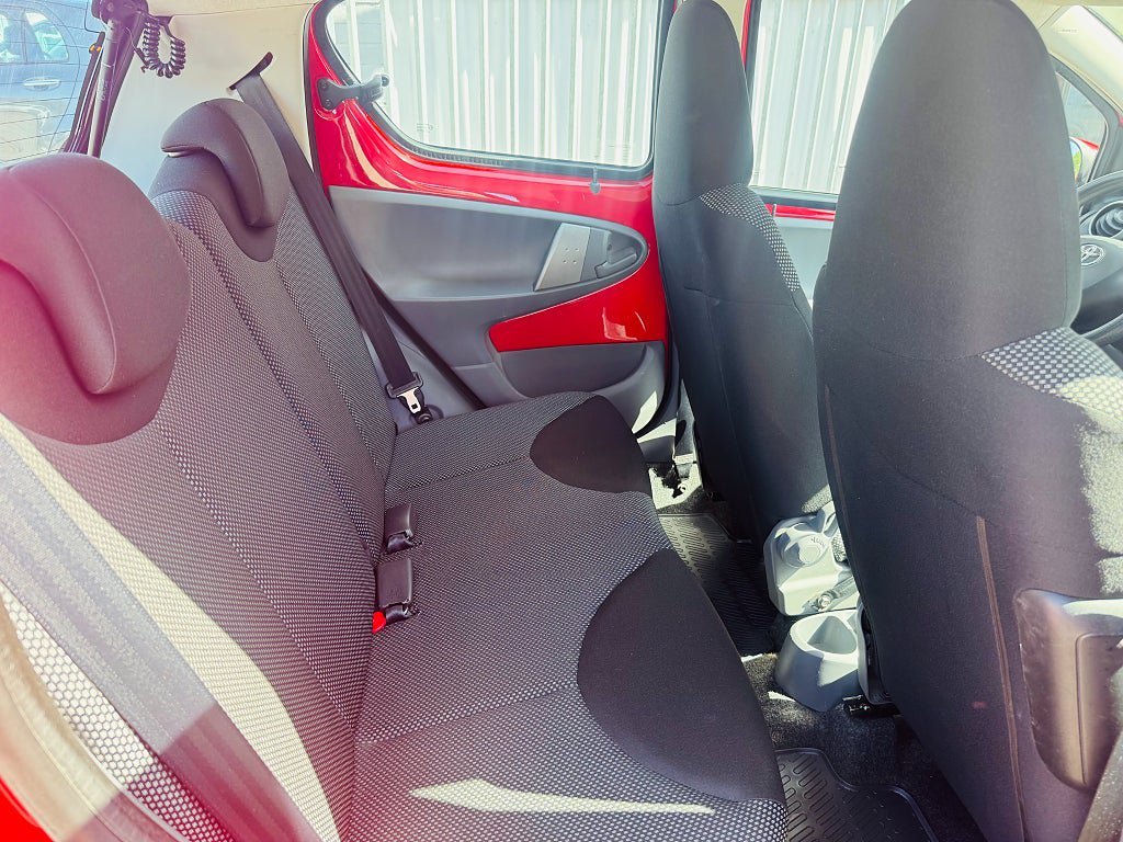Vehicle Image 6