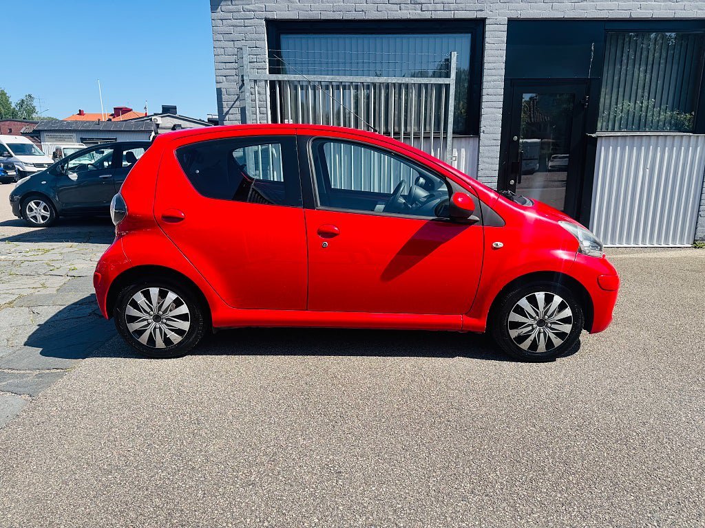 Vehicle Image 10