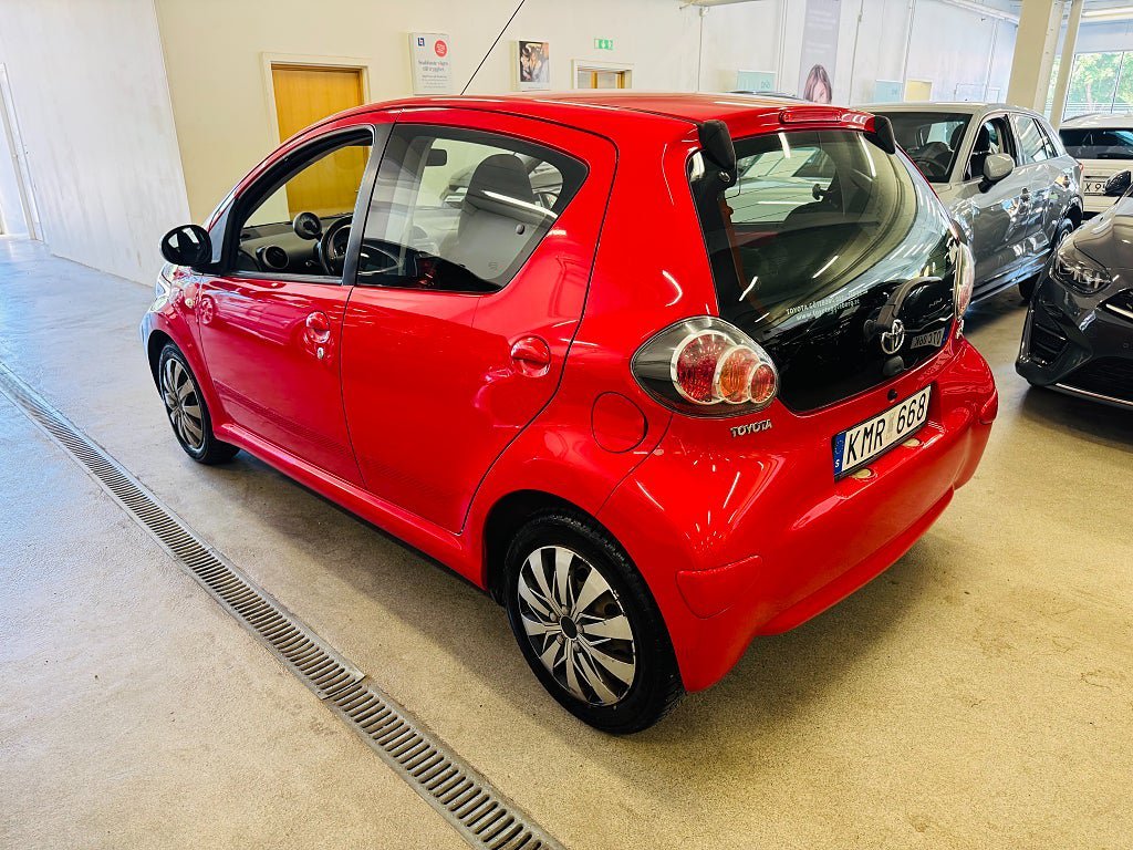 Vehicle Image 15