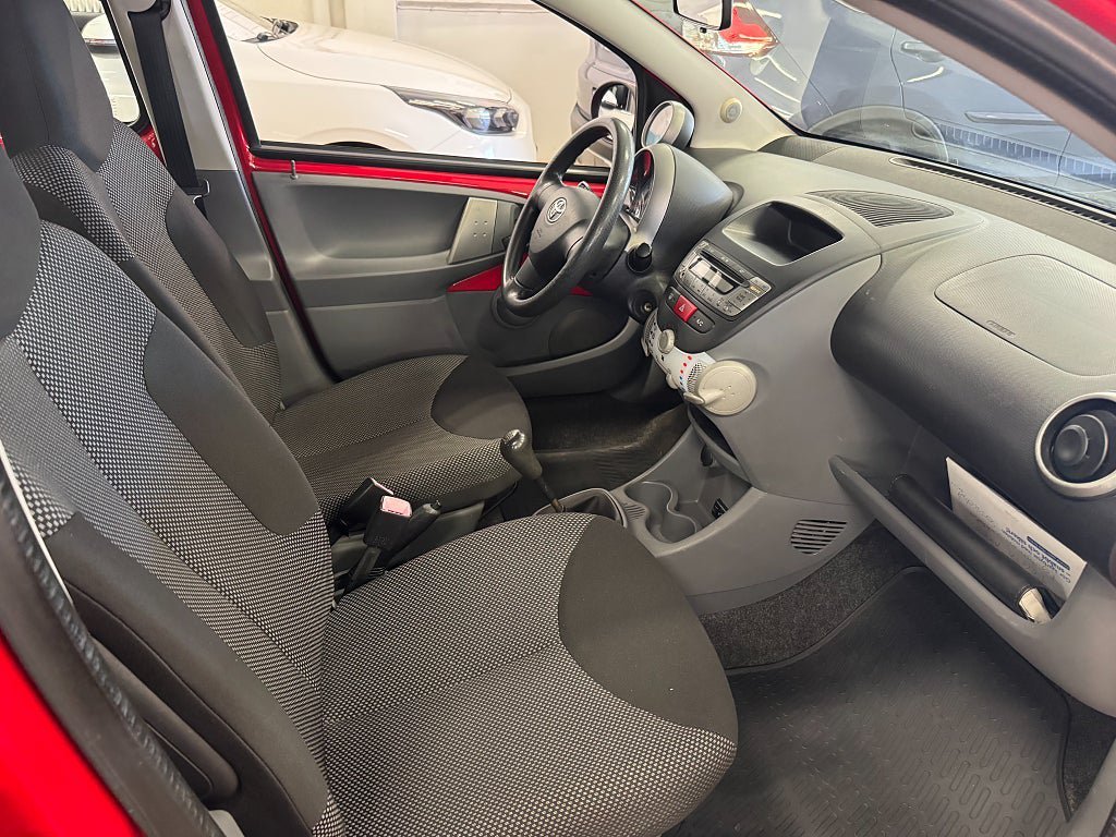 Vehicle Image 16
