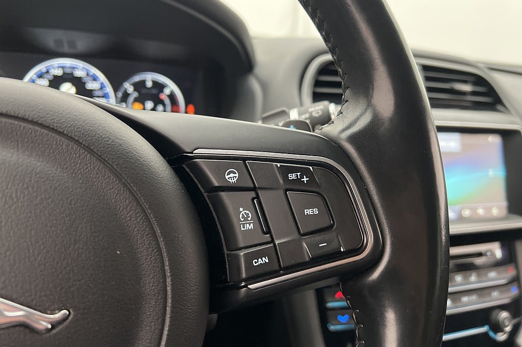 Vehicle Image 28