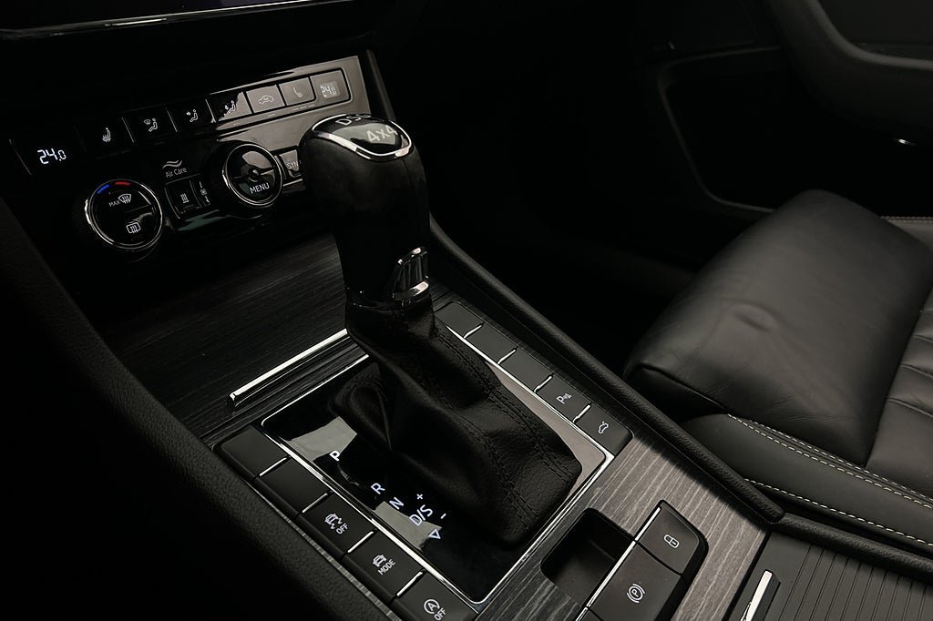 Vehicle Image 25
