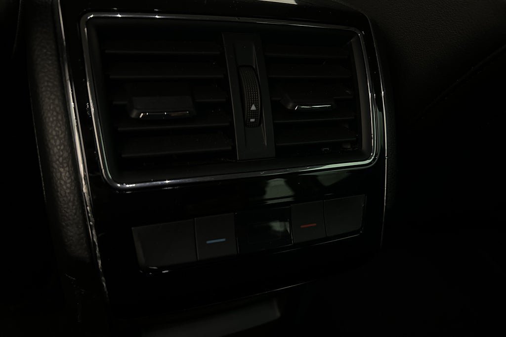 Vehicle Image 27