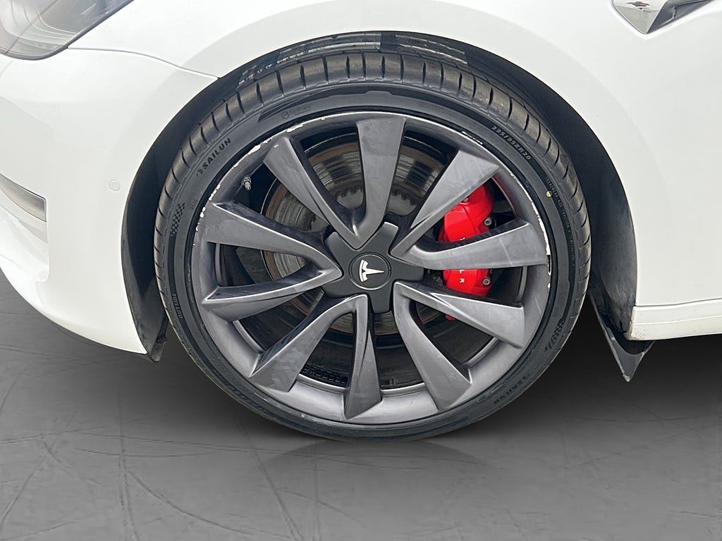 Vehicle Image 32