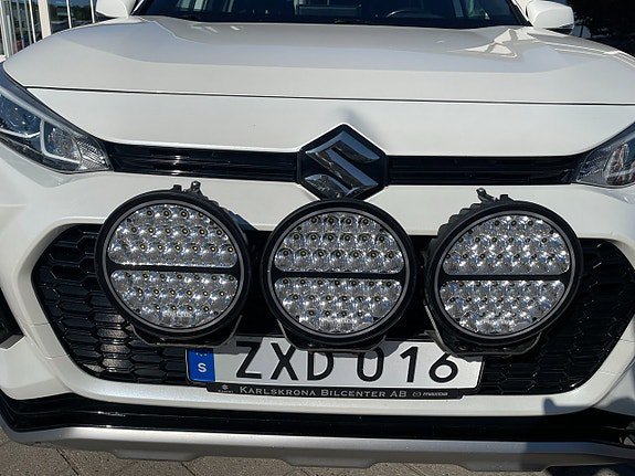 Vehicle Image 8