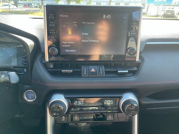 Vehicle Image 25