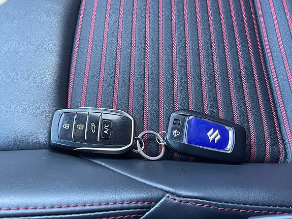 Vehicle Image 30