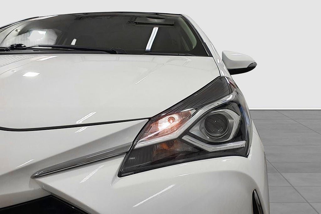 Vehicle Image 8