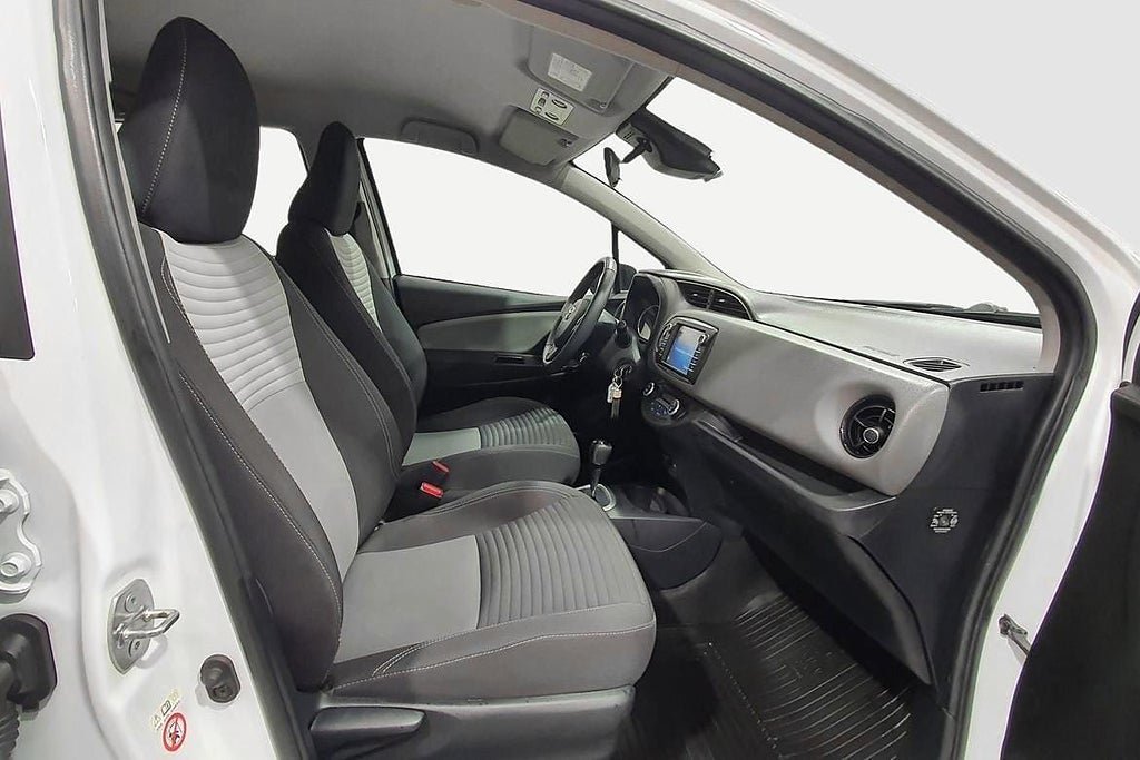 Vehicle Image 16