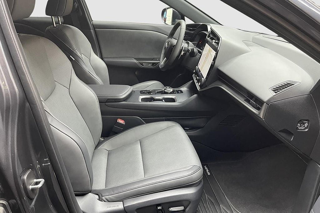 Vehicle Image 11