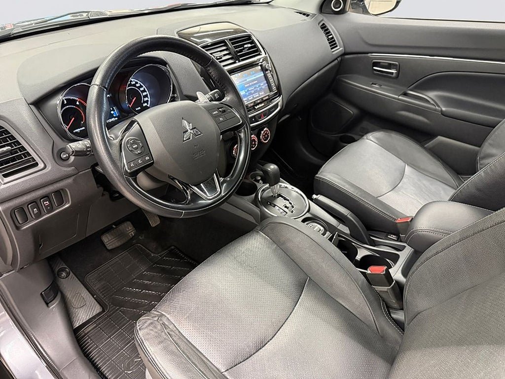 Vehicle Image 10