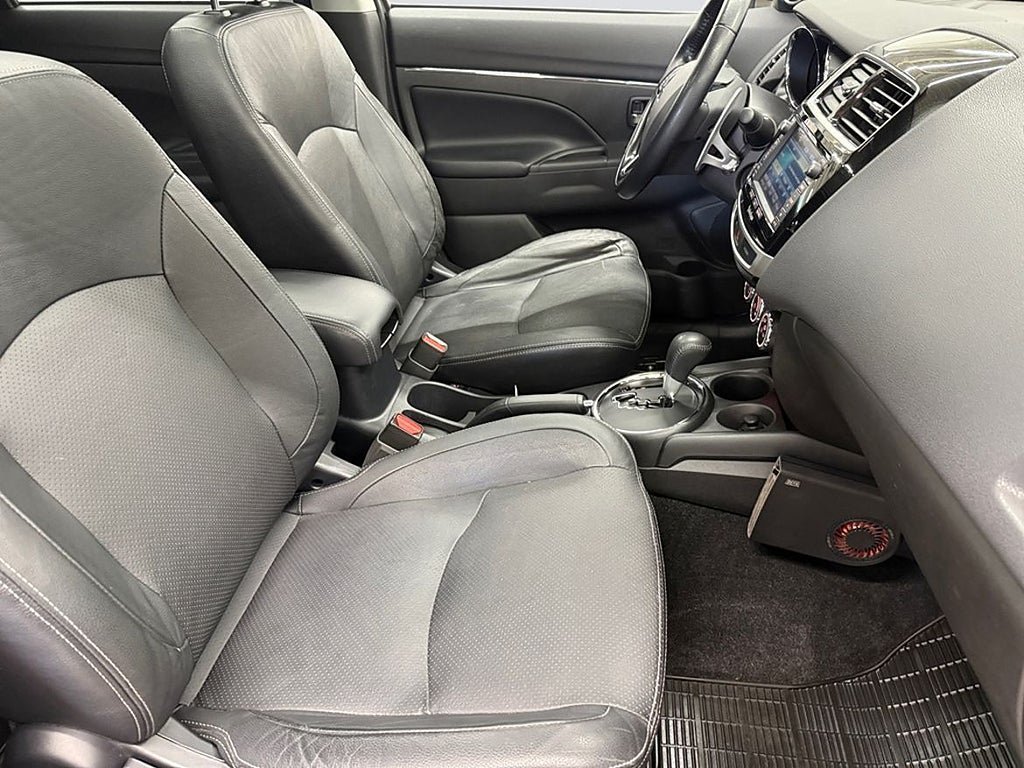 Vehicle Image 13