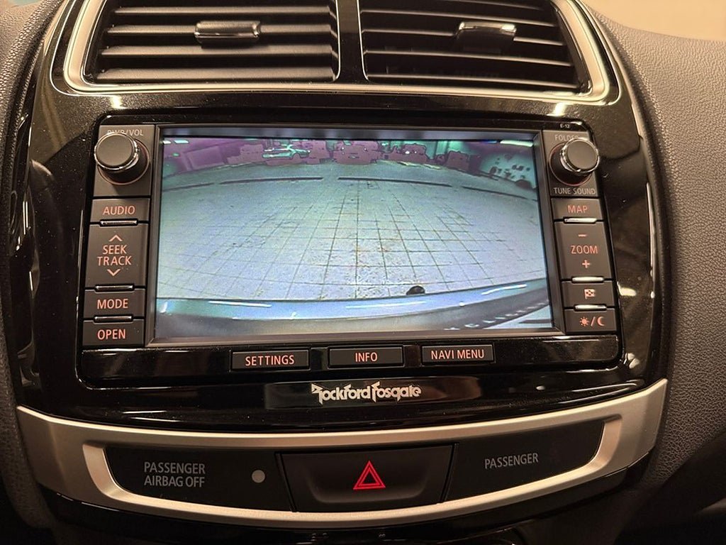 Vehicle Image 25