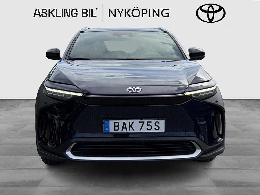 Vehicle Image 6