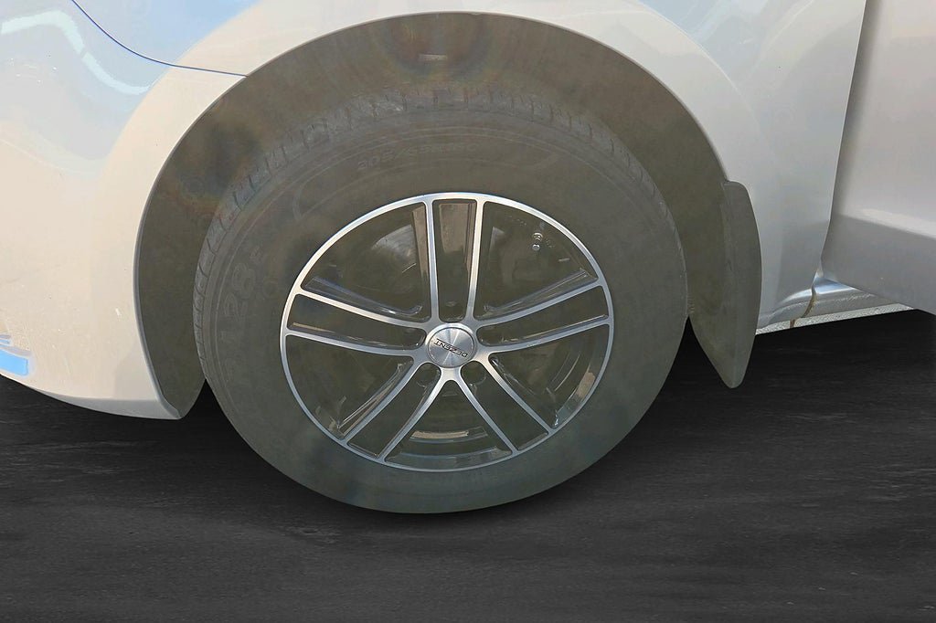 Vehicle Image 11
