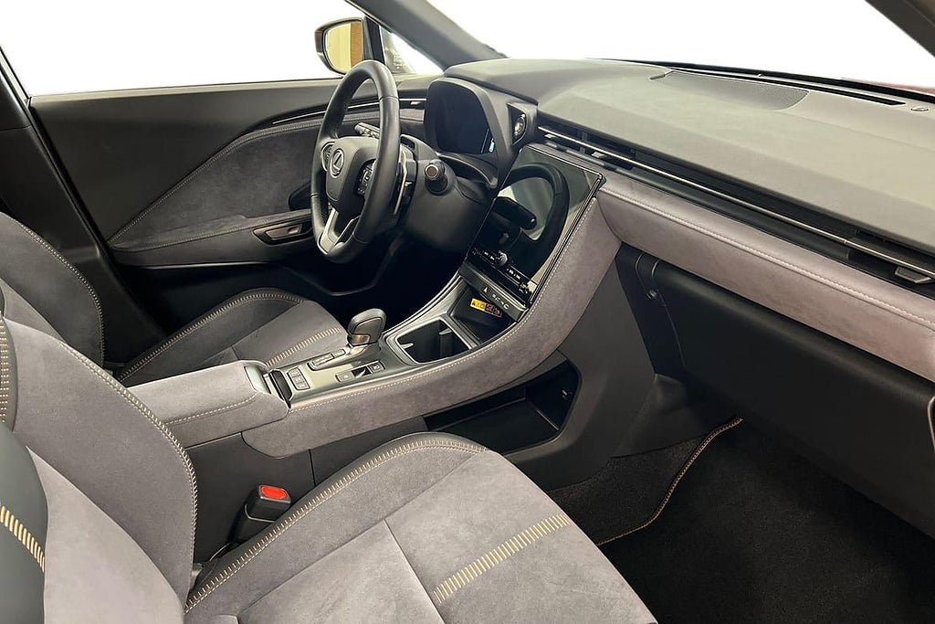 Vehicle Image 6