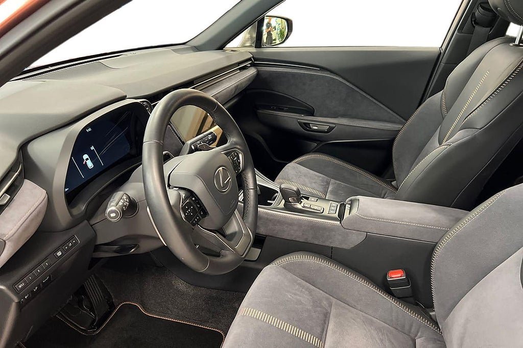 Vehicle Image 12