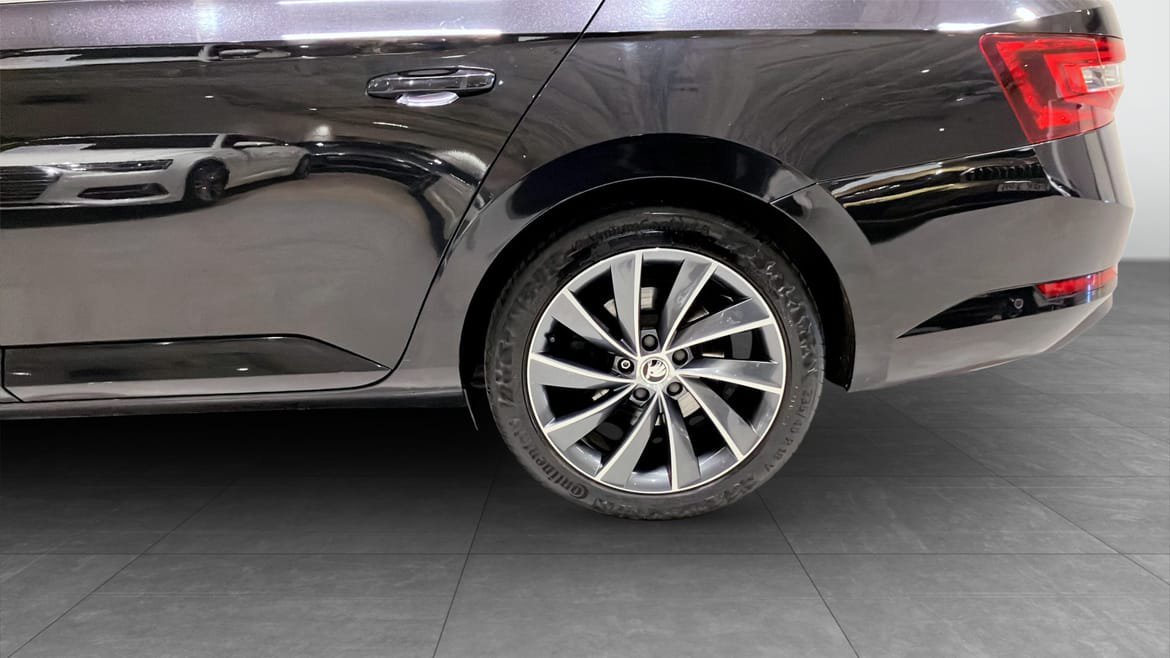 Vehicle Image 6