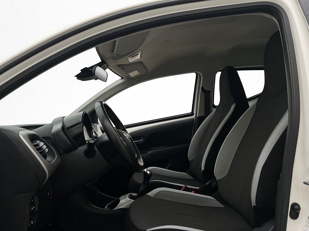 Vehicle Image 11