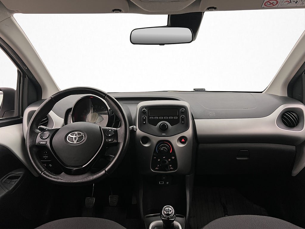 Vehicle Image 12