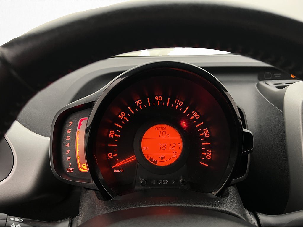 Vehicle Image 16
