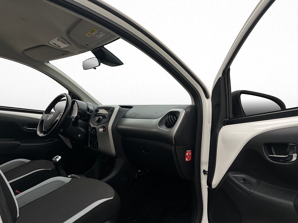 Vehicle Image 21