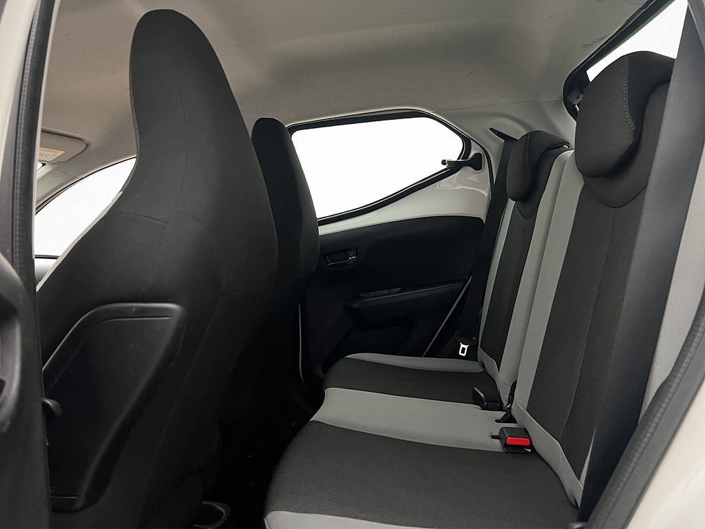 Vehicle Image 23